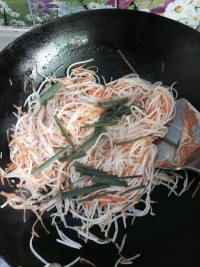 家常菜胡萝卜炒豆芽