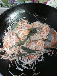 家常菜胡萝卜炒豆芽