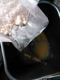 诱人的葡萄干吐司做法图解2)