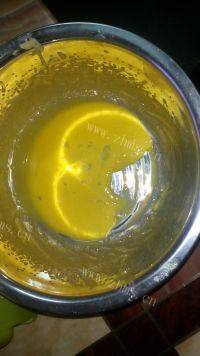 自制蛋黄沙拉酱做法图解3)