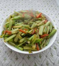 家常素炒芹菜