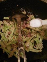 健康的有机菜花炒肉做法图解10)