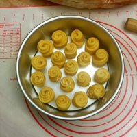 美味的金钱卷面包做法图解13)