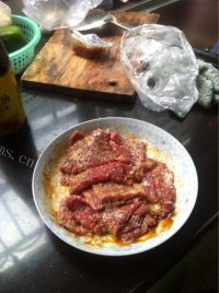 美味的煎牛肉做法图解4)
