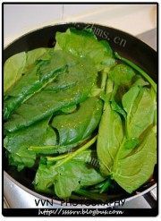 好吃不腻的蒜茸菠菜做法图解2)