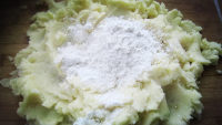 笑脸土豆饼做法图解2)
