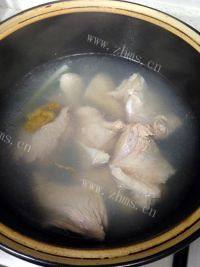 「经典美食」玉米笋山药脆骨汤做法图解2)
