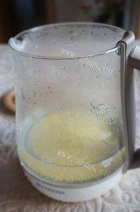 美味早餐红糖小米粥做法图解3)