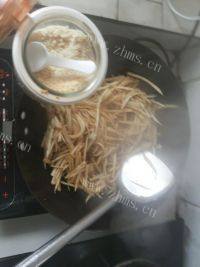 自制茭白炒肉丝做法图解6)