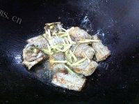 色味俱佳的香煎带鱼做法图解4)