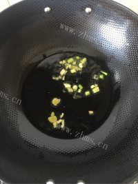 简单的芹菜炒肉丝做法图解4)