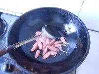 家常菜豆角炒香肠做法图解6)