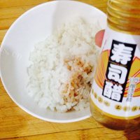 美味的番茄寿司卷做法图解3)