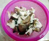 家常菜香菇炒西兰花做法图解2)