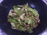 美味的排骨豆角焖面