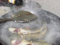 家常菜鲶鱼豆腐做法图解7)