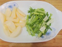 好喝的芹菜苹果汁做法图解2)