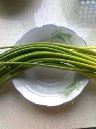 「DIY美食」蒜苔炒肉做法图解1)