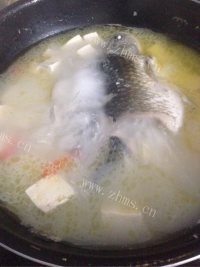 香飘十里的鲫鱼豆腐汤做法图解7)
