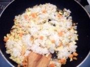 自己做的豌豆蛋炒饭做法图解6)