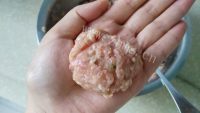 美味的清蒸肉圆做法图解3)