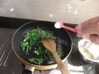 下饭的芹菜炒鱿鱼做法图解8)