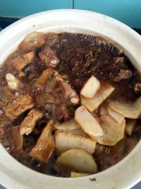香软排骨砂锅煲做法图解6)