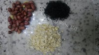热腾腾的燕麦芝麻豆浆做法图解1)