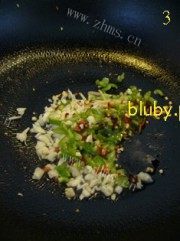 美味的干煸香辣银鱼干做法图解3)