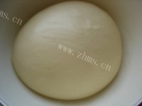 自制牛奶花朵面包做法图解2)