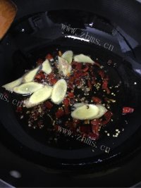 美味的香辣花甲做法图解2)