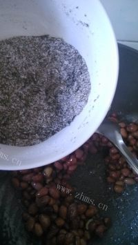 美味的苔条挂霜花生做法图解6)