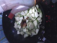 诱人的素炒西葫芦做法图解5)