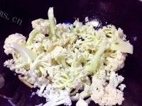 家常菜清炒花菜做法图解3)
