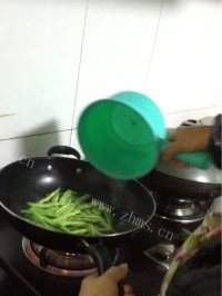 家常菜炒四季豆做法图解3)