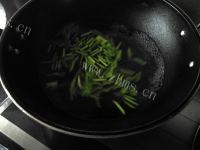 热腾腾的虾仁芦笋做法图解4)