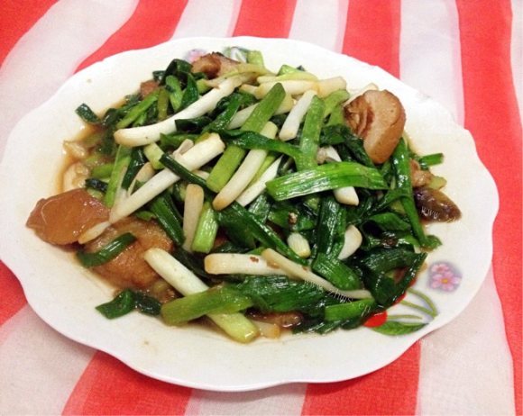 最爱的蒜苗炒肉