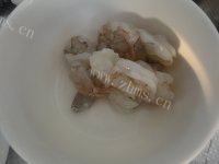 口感丰富的虾仁豆腐羹做法图解2)