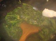 秀色可餐的蒜蓉茼蒿做法图解6)