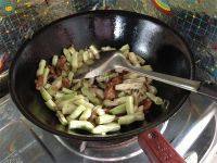 有颜值的豆角炒肉做法图解9)