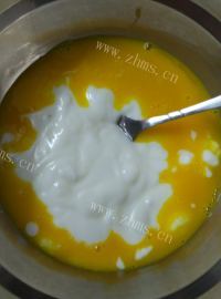 特色美食酸奶蛋糕做法图解4)