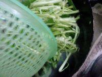 家常菜腐乳炒通菜做法图解4)