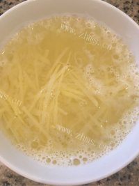 家常菜糖醋土豆丝做法图解2)
