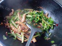 鲜香美味芹菜炒鱿鱼做法图解9)