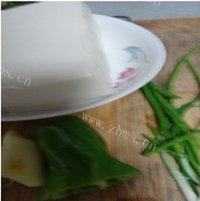 葱香豆腐做法图解1)