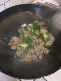 诱人的爆炒肥肠做法图解5)