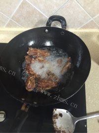 色香味浓的蒜香排骨做法图解5)