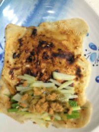 特色刷酱卷饼做法图解6)