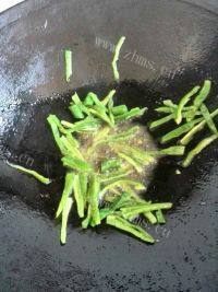 家常菜清炒茭白做法图解3)