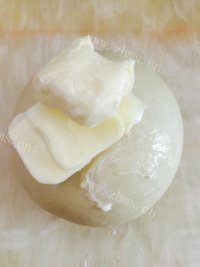 美味的香肠面包做法图解4)